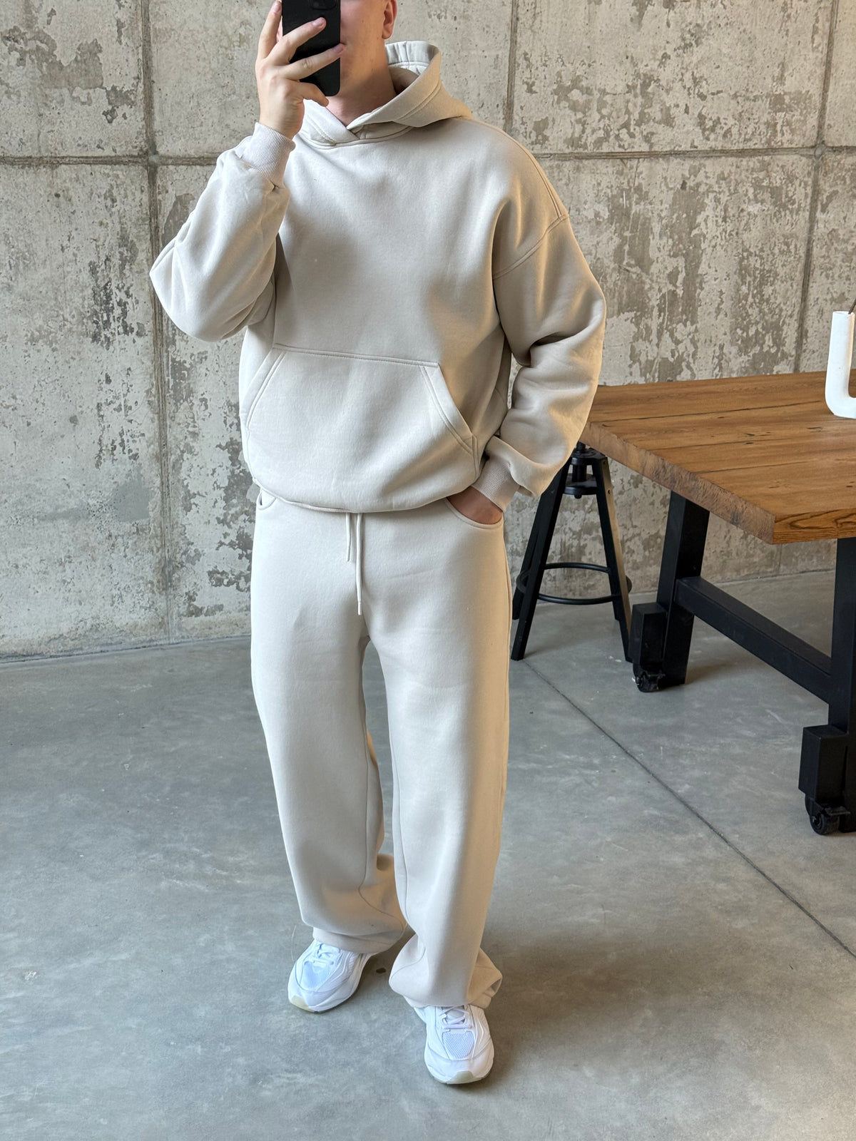 Теплий спортивний костюм у бежевому кольорі